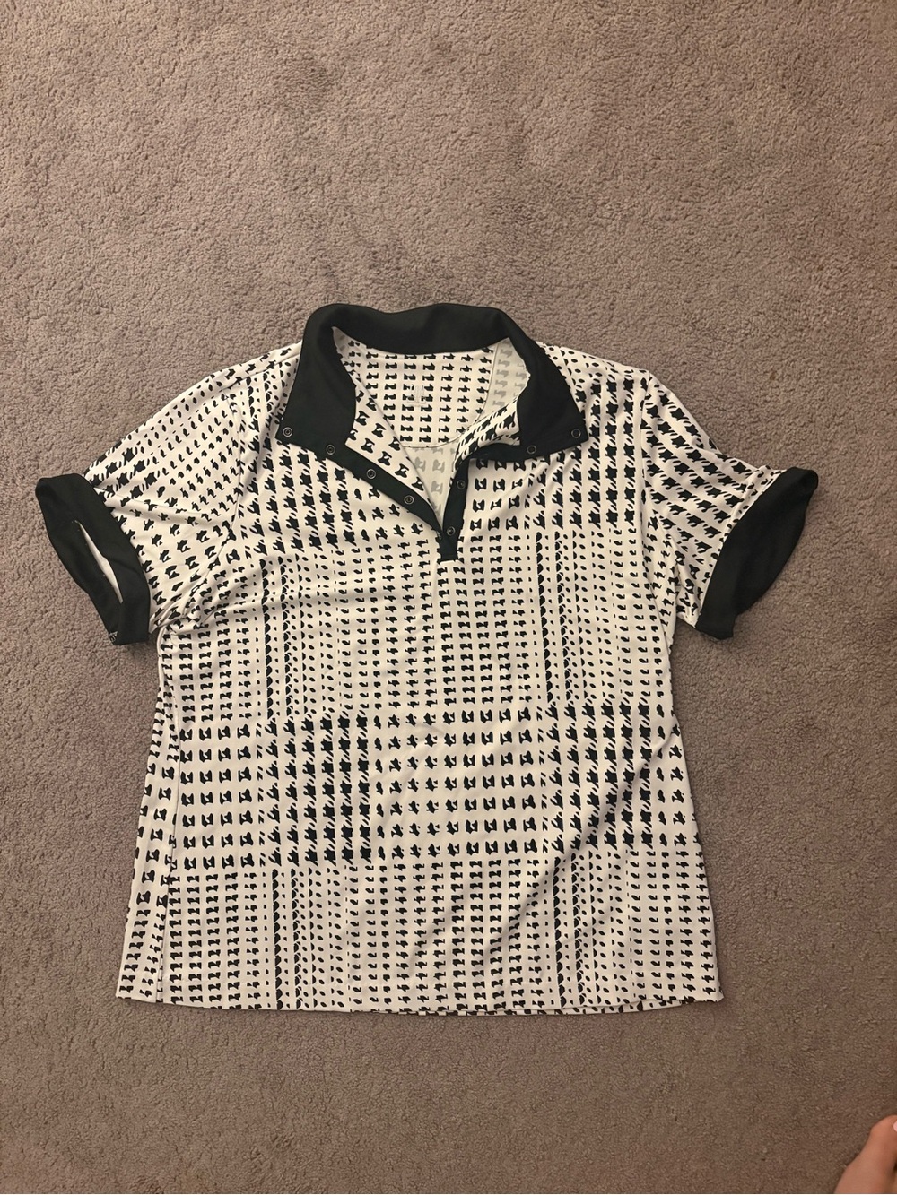 Tail Black and White Short-Sleeve Polo Gold Tee